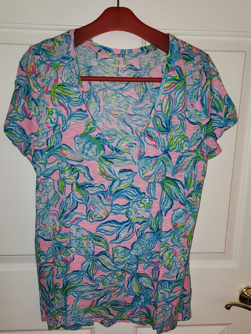 Lilly Pulitzer Etta V-neck Tee In Pelican Pink Off The Scales